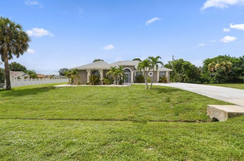 711 Gretchen Ter, Fort Pierce, FL 34953-1930