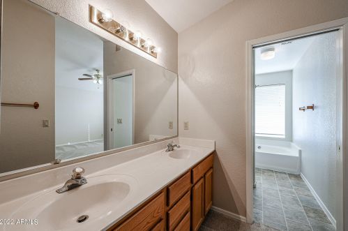 4231 Whispering Wind Dr, Glendale AZ  85310-5178 exterior