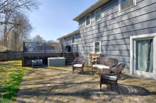 23 Bromleigh Way, Greystone Park NJ  07950-1624 exterior