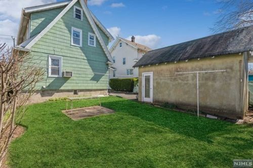 52 Harwood Ter, Palisades Park NJ  07650-1286 exterior