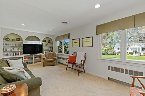 83 Orchard Rd, Briarcliff NY  10510-1022 exterior