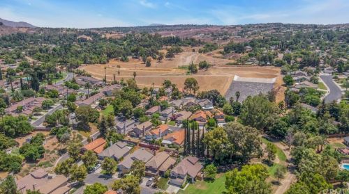 6742 Dove Ln, Riverside CA  92506-5000 exterior