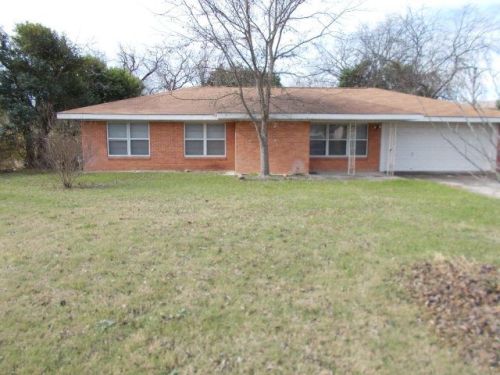 735 Park St, Uvalde TX  78801-5232 exterior