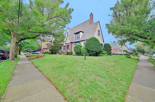 225-17 139th Ave, Jamaica, NY 11413-2653