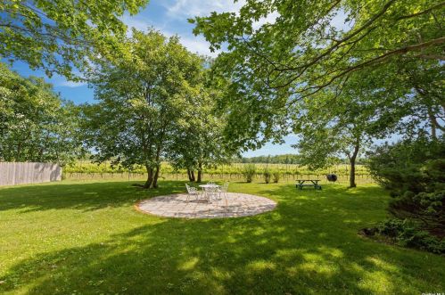 44 Sound Dr, Greenport, NY 11944-1007