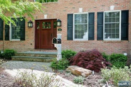 935 Woodland Ave, Oradell, NJ 07649-1333