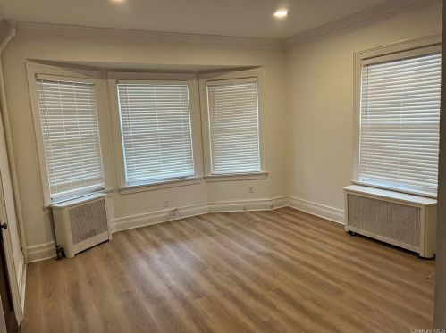 127 Woodland Ave, New Rochelle NY  10805-1909 exterior