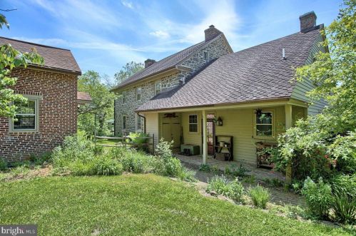 412 Meadow Ln, Hummelstown, PA 17036-7402