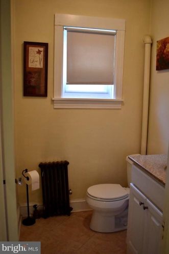 37 Ctr Ave, Norristown PA  19403-3218 exterior