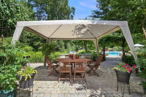 5 Augusta Pl, White Plains NY  10603-1901 exterior