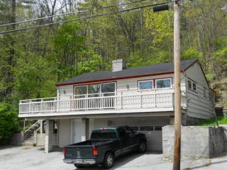 38 Cobbetts Pond Rd, Windham, NH 03087-1940