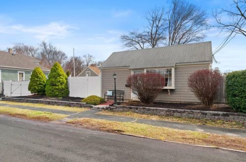 34 Homewood Ave, North Providence RI  02911-2907 exterior