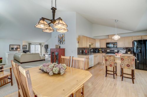 792 Cedar St, Saint Paul, MN 55103-2103