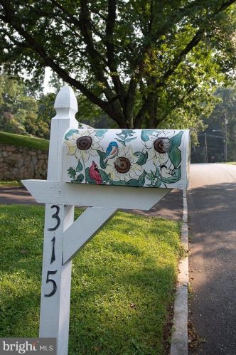 315 Saybrook Rd, Ithan, PA 19085-1717
