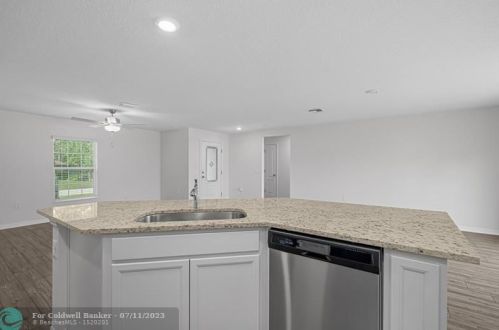 2097 Burlington St, Fort Pierce FL 34984-4351 exterior