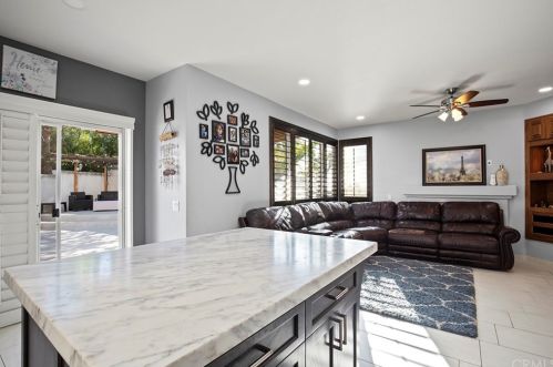 25716 Hammet Cir, Santa Clarita, CA 91381-1315