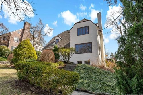 121 5th St, Stamford, CT 06905-4002