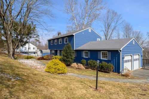 3 Juniper Ln, Brookfield Center, CT 06804-1207