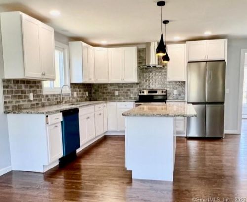 25 Atwood Rd, Woodbury CT  06798-2324 exterior