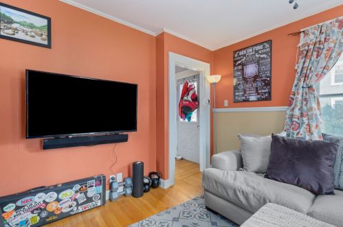 32 Pne St, Dover NH  03820-4202 exterior