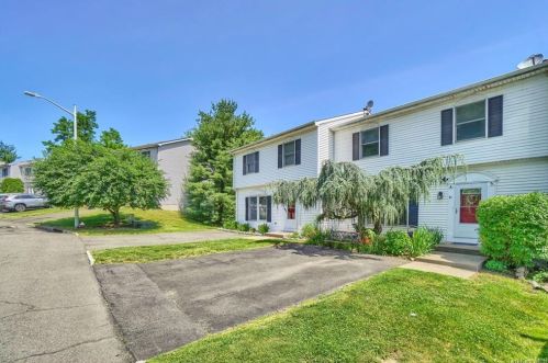 31 Muntz Ln, Garnerville, NY 10923-1651