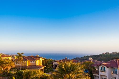 4 Sunset Cv, Newport Beach, CA 92657-1900