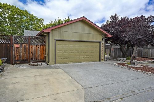 3334 Warbler Pl, Santa Rosa, CA 95403-1954