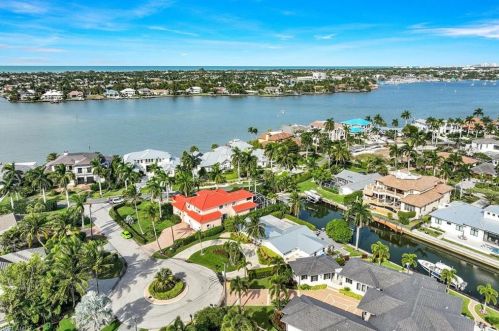 1250 Tuna Ct, Naples, FL 34102-1544