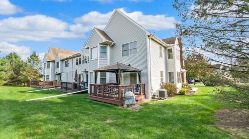 8041 Cross Creek Cir, Breinigsville PA  18031-1327 exterior