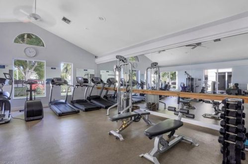 1812 Piccadilly Circus, Naples FL 34112-3687 exterior