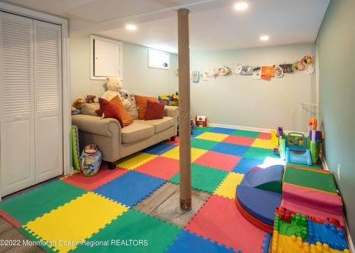 6 Elmwood Pl, Leonardo NJ  07737-1347 exterior