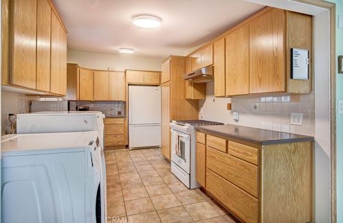 7712 Davmor Ave, Stanton CA 90680-3113 exterior