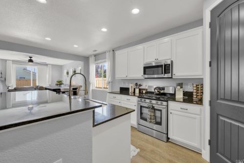 542 Twilight St, Vacaville CA  95688-8829 exterior