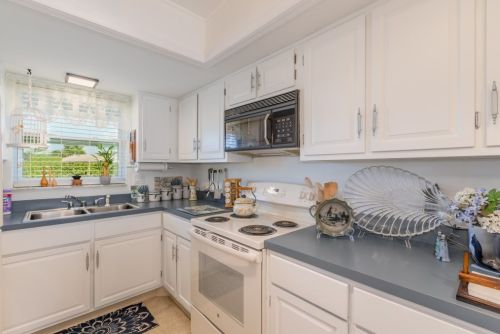 1207 Sunbird Ave, Marco Island, FL 34145-3941