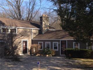 390 Judd Rd, Bridgeport CT  06612-1067 exterior