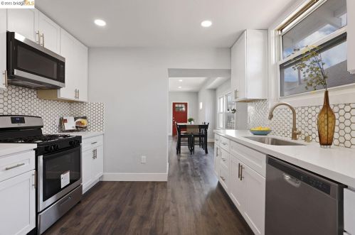 2265 39 Ave, Oakland CA 94619-1701 exterior