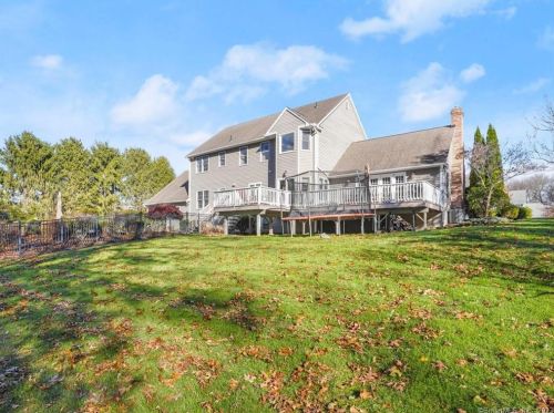 17 Roseview Ct, Bridgeport CT  06611-2078 exterior