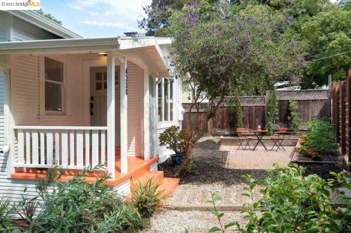 6250 Hillmont Dr, Oakland, CA 94605-2239