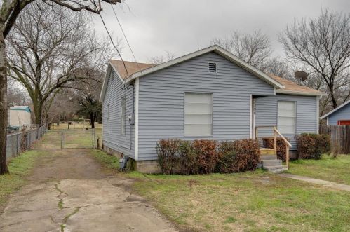 2306 Denison St, Denton, TX 76201-1895