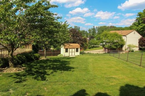 104 Gilshire Dr, Moon Twp, PA 15108-9763
