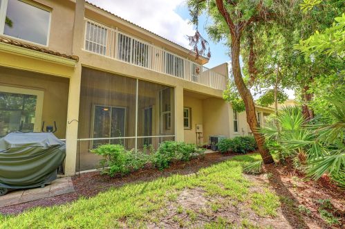 8113 Carnoustie Pl, Fort Pierce FL 34986-3316 exterior