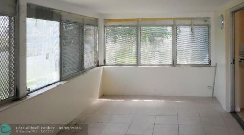 594 5 St, West Palm Beach FL  33404-7402 exterior