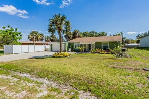 3471 Papaya St, Saint James City FL  33956-2573 exterior