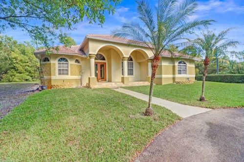 3781 29th Ave, Naples, FL 34117-8427