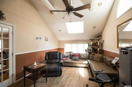 157 11th Ave, Huntington Station, NY 11746-2245