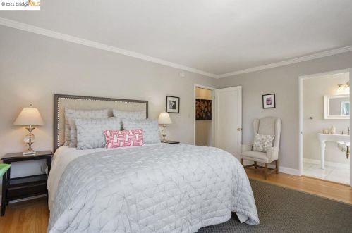 5647 Cabot Dr, Oakland CA  94611-2247 exterior