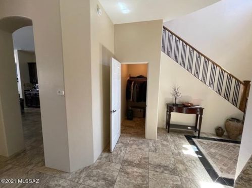 5796 Loft Ln, Tucson, AZ 85718-8300