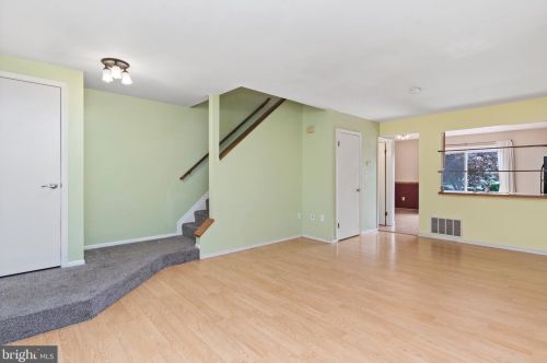 305 Fox Ridge Ct, Harrisburg, PA 17102-2047