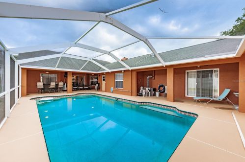 1083 Northridge Dr, Palm Harbor FL  34683-2720 exterior