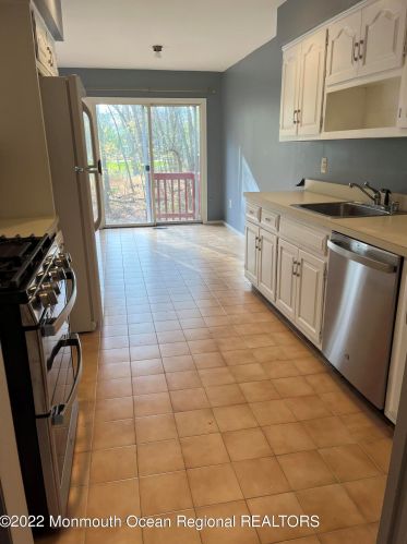 21 Whitesands Way, Little Silver NJ  07739-1240 exterior